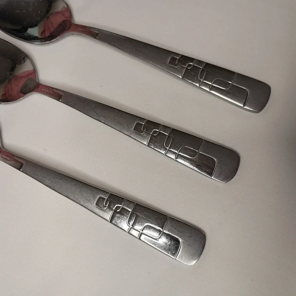 3 Soup Spoons Oneida Quadratic Stainless Flatware 7